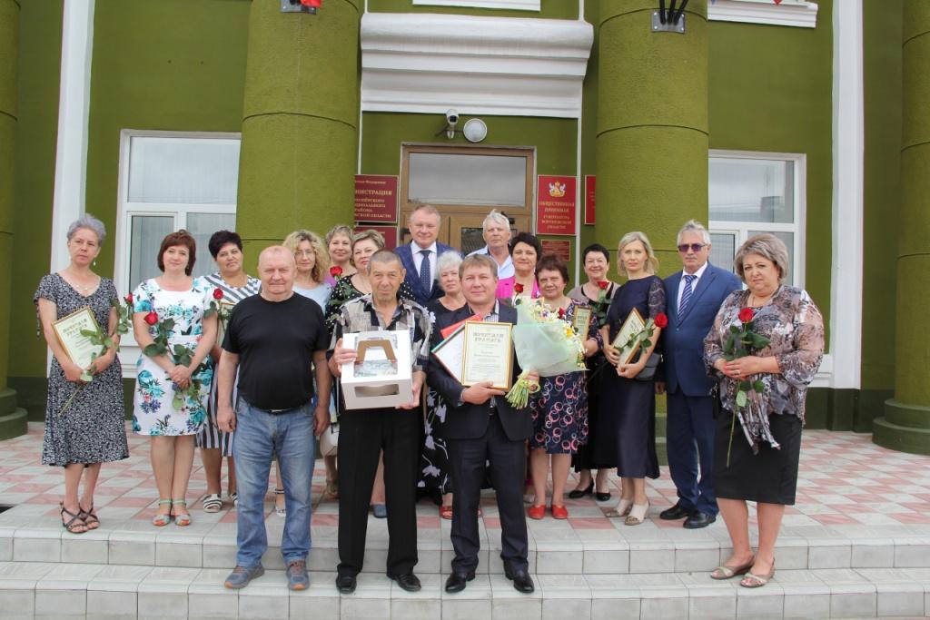 Глава Новохопёрского района Виктор Королёв в минувшую пятницу, 24 июня, поздравил районную газету &quot;Вести&quot; с её 105 летним юбилеем!